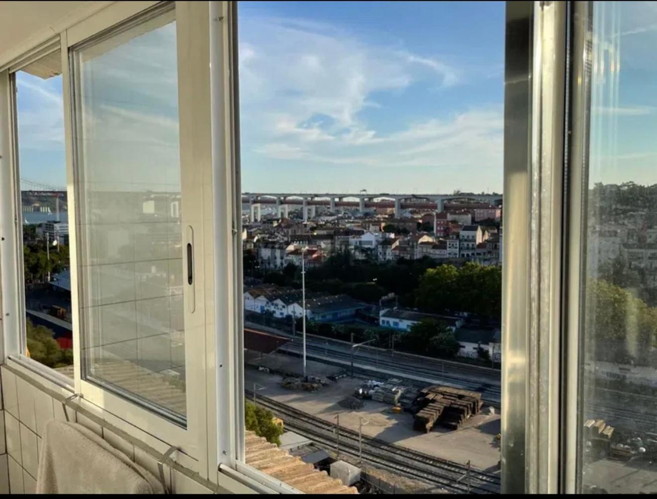 Cost - Double Single Bed With Share Bathroom * Lisboa